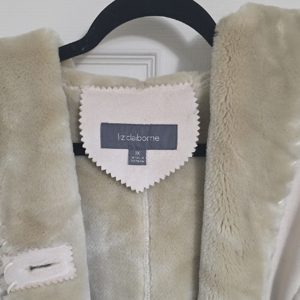 Elegant Cream Teddy Jacket for Women - Picture 3 of 12